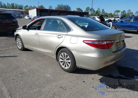 2016 Toyota Camry Le z USA, uszkodzony, nr VIN 4T1BF1FKXGU518668